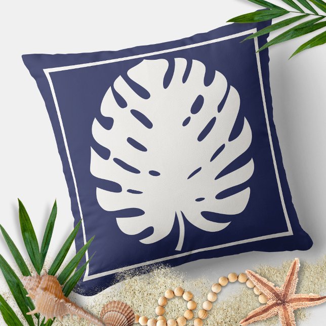 Monstera Leaf Navy Blue and White Coastal Moderne Kissen (Von Creator hochgeladen)