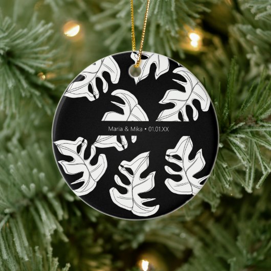 Monstera Schwarz-weiße botanische Hochzeit Keramik Ornament (Baum)