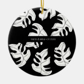Monstera Schwarz-weiße botanische Hochzeit Keramik Ornament (Vorne)