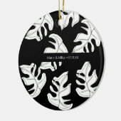 Monstera Schwarz-weiße botanische Hochzeit Keramik Ornament (Links)