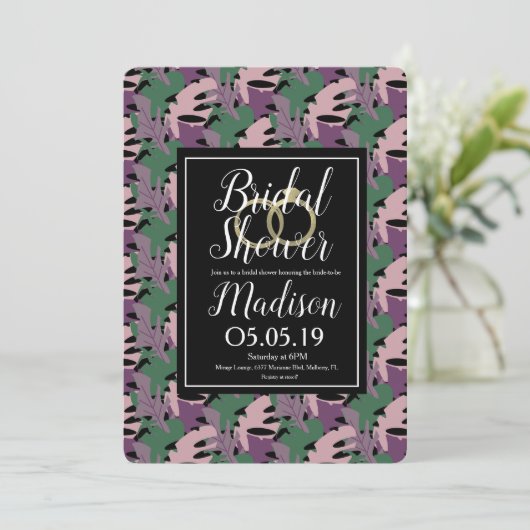 Monstera Tropical Lila Imitats Gold Brautparty Einladung (Stehend Vorderseite)