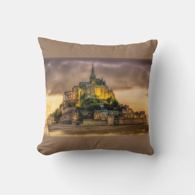 Mont St. Michel Normandy Frankreich Brown Pillow Kissen (Vorderseite)
