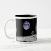 Montage der Planeten und Jupitermonde Zweifarbige Tasse (Links)