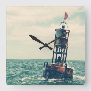 Montauk Salvage Co. Buoy Wall Clock Quadratische Wanduhr