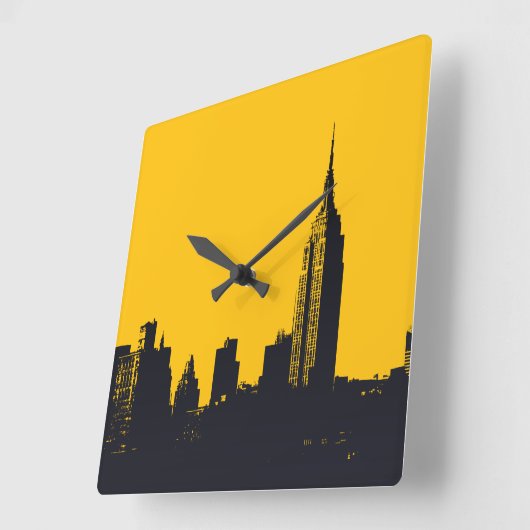 Montauk Salvage Co. NYC Wall Clock Quadratische Wanduhr (Winkel)