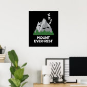 Monte Ever Erholung Funny Mountain Pun Dark BG Poster (Heimbüro)