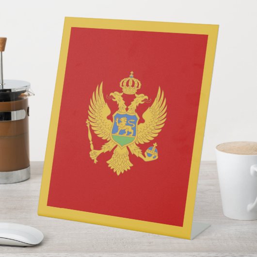 Montenegro-Flagge Sockelschild (In Situ)