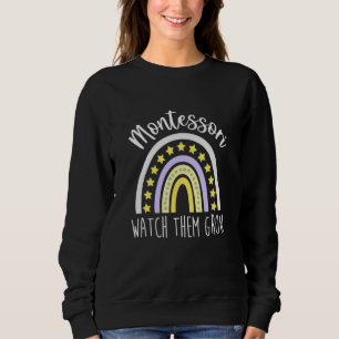 Montessori beobachten, wie sie die Mama Lea Sweatshirt