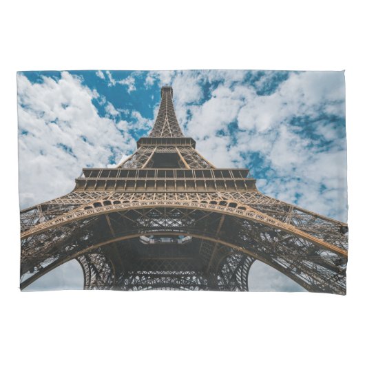 Monuments | Looking Up at the Eiffel Tower Kissenbezug (Vorderseite)