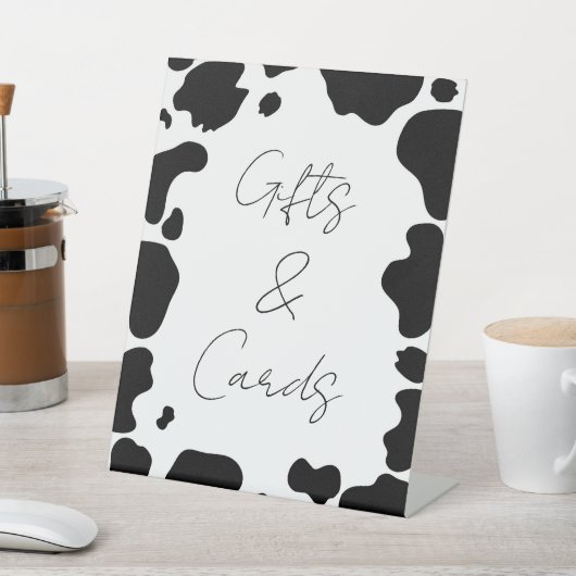 Moo Cow spart Schwarz-weiße Hochzeitsgeschenke und Sockelschild (In SItu)