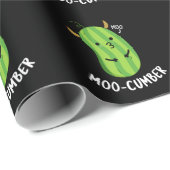 Moo-cumber Funny Veggie Cucumber Pun Dark BG Geschenkpapier (Rolleneckpunkt)