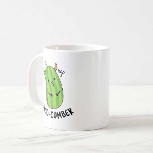 Moo-cumber Funny Veggie Cucumber Pun Kaffeetasse (Vorderseite Links)