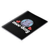 Moo Deng Bouncy Pig in Thai Picture Baby Hippo Notizblock (Linke Seite)