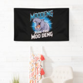 MOO DENG Hippo fährt das MOO DENG Banner (Insitu)