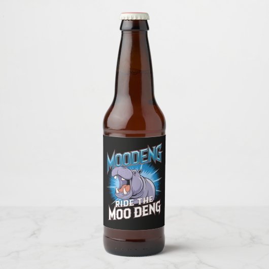 MOO DENG Hippo fährt das MOO DENG Bierflaschenetikett (Vorderseite)