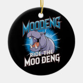 MOO DENG Hippo fährt das MOO DENG Keramik Ornament (Vorne)
