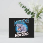 MOO DENG Hippo fährt das MOO DENG Postkarte (Stehend Vorderseite)