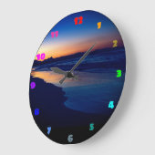 Moody atmosphärische Jahreszeit Byron Bay Strand b Große Wanduhr (Winkel)