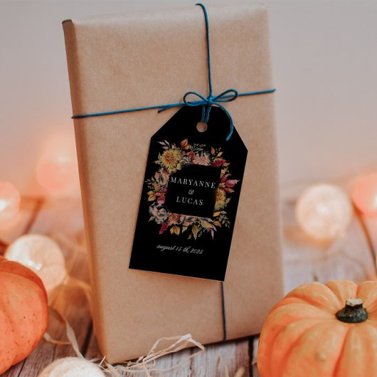 Moody Autumn Floral Monogram Geschenkanhänger