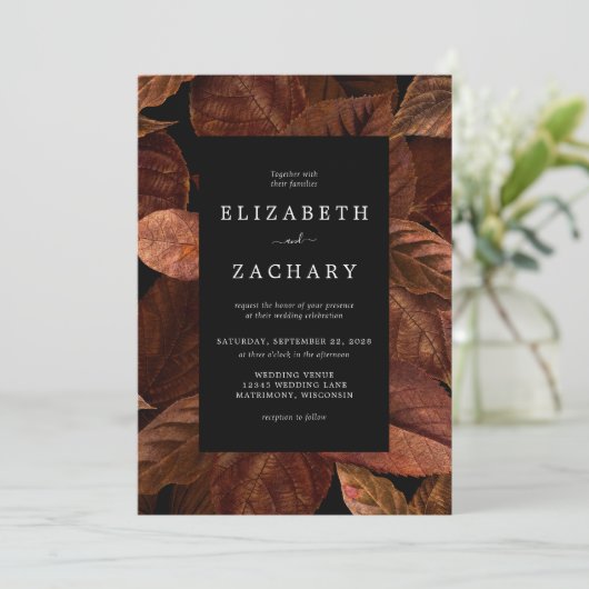 Moody Autumn lässt Rust Hochzeit Einladung (Stehend Vorderseite)