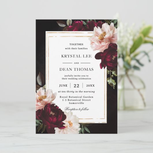 Moody Black Burgundy Blush Floral Peonies Wedding Einladung (Stehend Vorderseite)