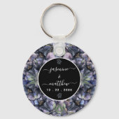 Moody Black Floral Classic Couple Names Wedding Schlüsselanhänger (Vorderseite)