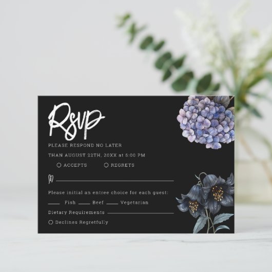 Moody Black Floral Classic Typography Wedding Rsvp (Stehend Vorderseite)