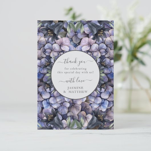 Moody Black Floral Classic Watercolor Chic Wedding Dankeskarte (Stehend Vorderseite)