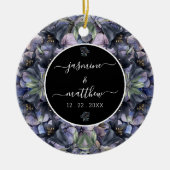 Moody Black Floral Klassische Namen Hochzeit Keramik Ornament (Vorne)