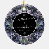 Moody Black Floral Klassische Namen Hochzeit Keramik Ornament (Hinten)