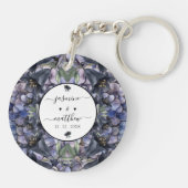 Moody Black Floral Klassische Namen Hochzeit Schlüsselanhänger (Rückseite)