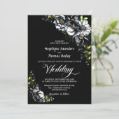 Moody Black Floral Wedding Einladung (Stehend Vorderseite)