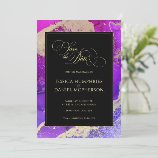 Moody Black Pink Gold Lila Abstrakte Hochzeit Save The Date (Stehend Vorderseite)