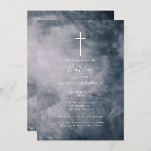 Moody Blue Clouds Celestial Cross Baptisse Einladung (Vorne/Hinten)