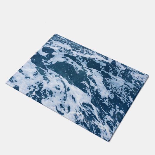 Moody Blue Ocean Waves Fußmatte (Schrägansicht)