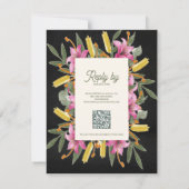 Moody Blush Lily Wedding RSVP Card with QR Code Karte (Rückseite)