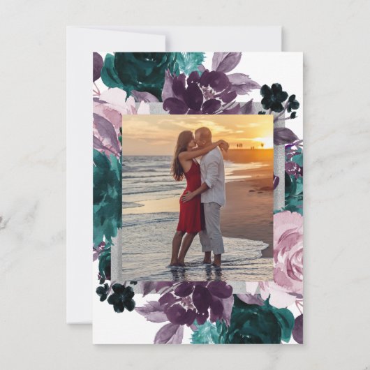 Moody Boho | Eggplant Lila florales Monogramm-Foto Einladung (Rückseite)