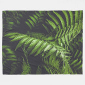 Moody Botanical Dunkelgrüne Farnblätter Cozy Fleecedecke (Vorderseite (Horizontal))