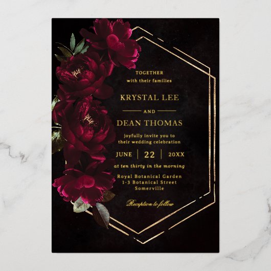Moody Burgundy Floral Peonies Wedding Folieneinladung (Vorderseite)