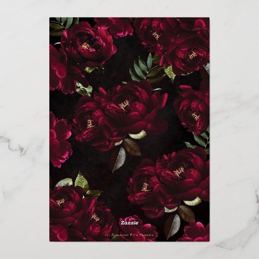 Moody Burgundy Floral Peonies Wedding Folieneinladung (Rückseite)