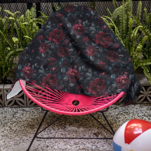 Moody Burgundy Rose Strandtuch