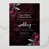 Moody Burgundy Silver Floral Wedding Folieneinladung (Vorderseite)