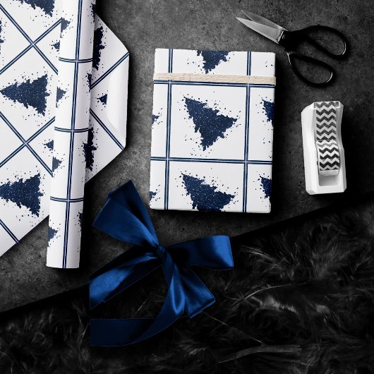 Moody Christmas Tree | Classy Dark Navy Blue Geschenkpapier