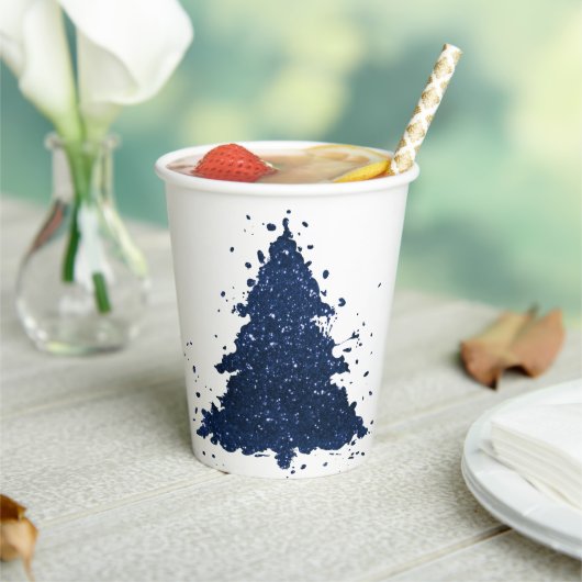 Moody Christmas Tree | Classy Navy Blue Spritzer Pappbecher (In Situ)