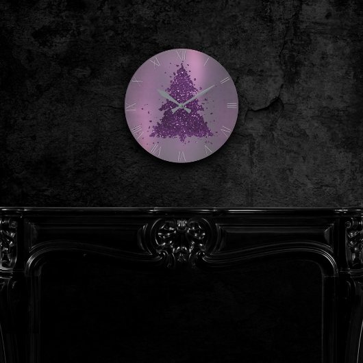 Moody Christmas Tree | Lila Spritzer Deep Plum Runde Wanduhr
