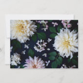 Moody Dahlia Floral Wedding Einladung (Rückseite)