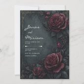 Moody Dark Charcoal Burgundy Rose Floral Wedding Einladung (Vorderseite)