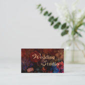Moody Dark Floral Wedding Studio Visitenkarte (Stehend Vorderseite)