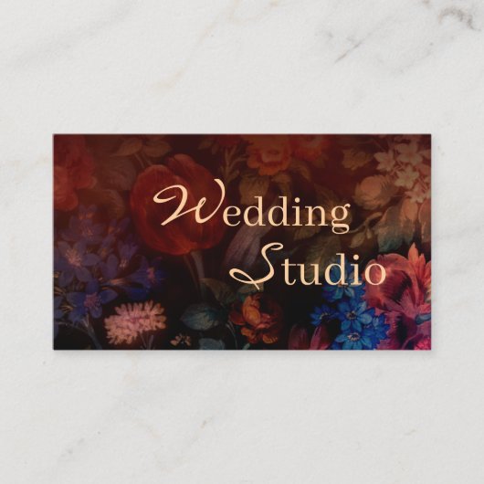 Moody Dark Floral Wedding Studio Visitenkarte (Vorderseite)