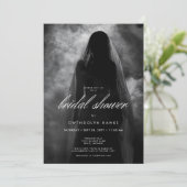 Moody Dark Ghost Bride in Mist Brautparty Einladung (Stehend Vorderseite)